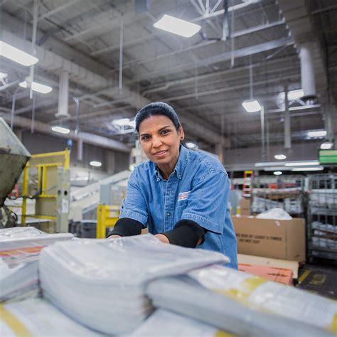 Who Are the UPS Warehouse Workers Also known as Package Handlers, many of our Warehouse Workers start out as seasonal employees but we also hire warehouse workers throughout the year. . Usps warehouse jobs